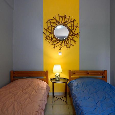 Rea Apartment II "1Minute From The Beach" Kalamata Eksteriør billede