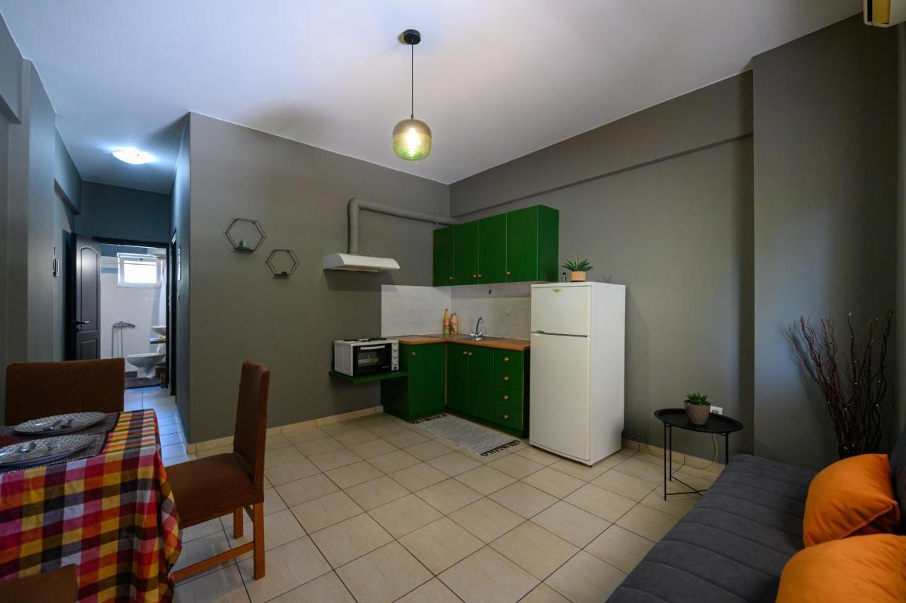 Rea Apartment II "1Minute From The Beach" Kalamata Eksteriør billede