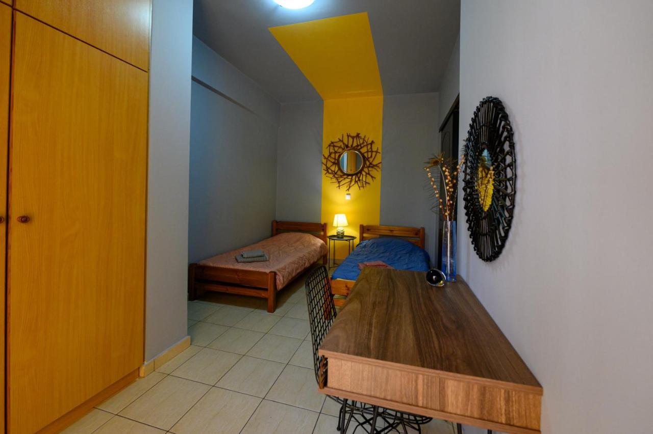 Rea Apartment II "1Minute From The Beach" Kalamata Eksteriør billede