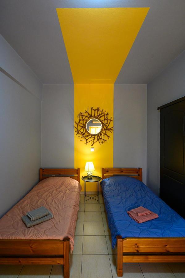 Rea Apartment II "1Minute From The Beach" Kalamata Eksteriør billede