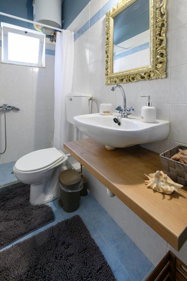Rea Apartment II "1Minute From The Beach" Kalamata Eksteriør billede