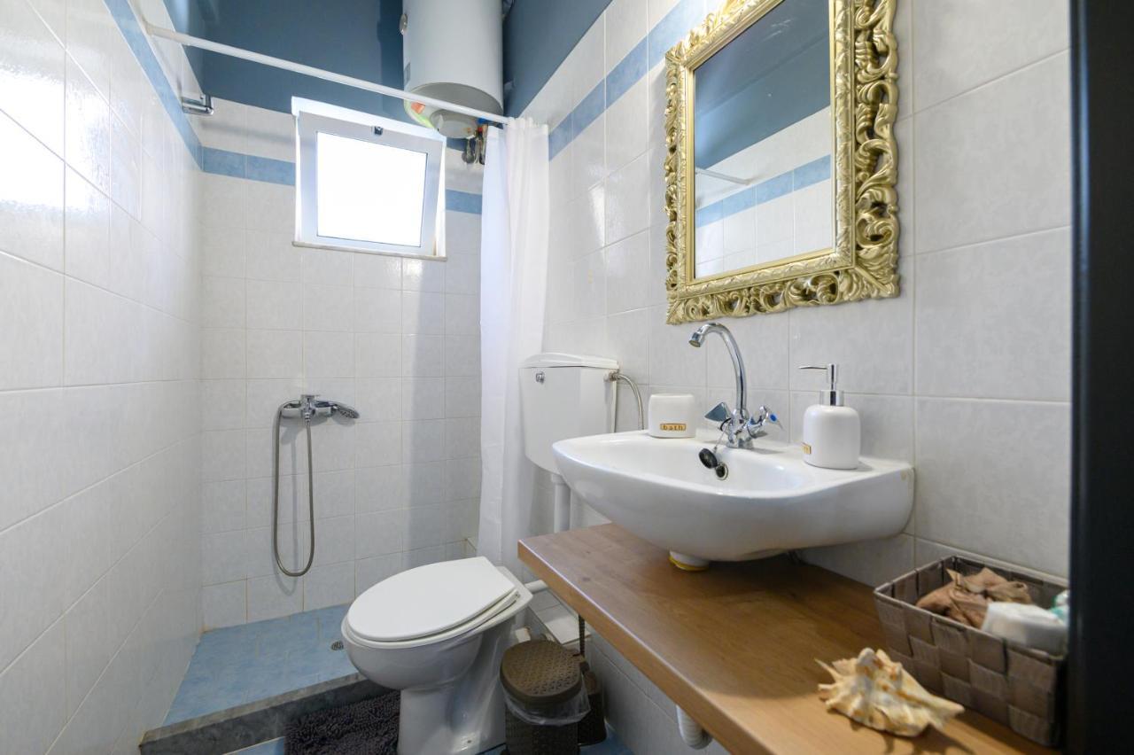 Rea Apartment II "1Minute From The Beach" Kalamata Eksteriør billede